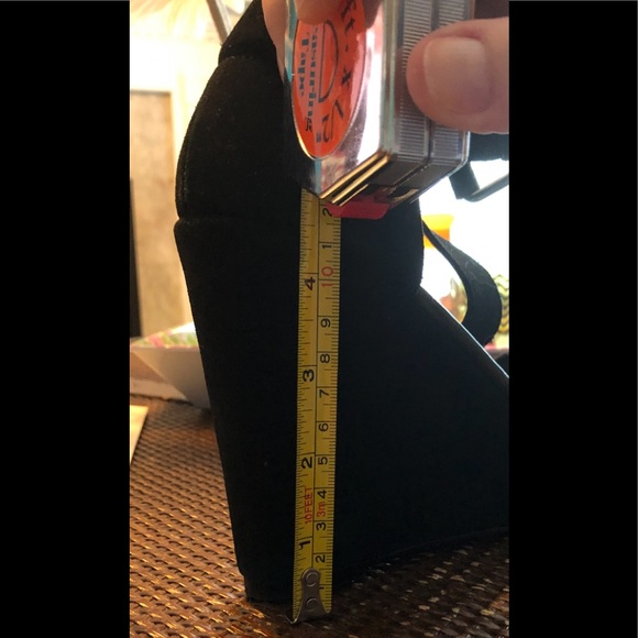 Super cute CHARLES BY CHARLES DAVID wedges! - Picture 8 of 8